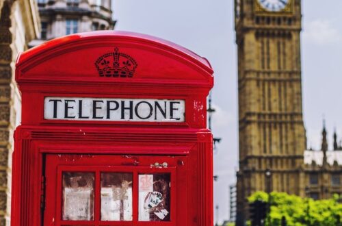 A picture showing UK phone booth in front and in the background is the big ben building