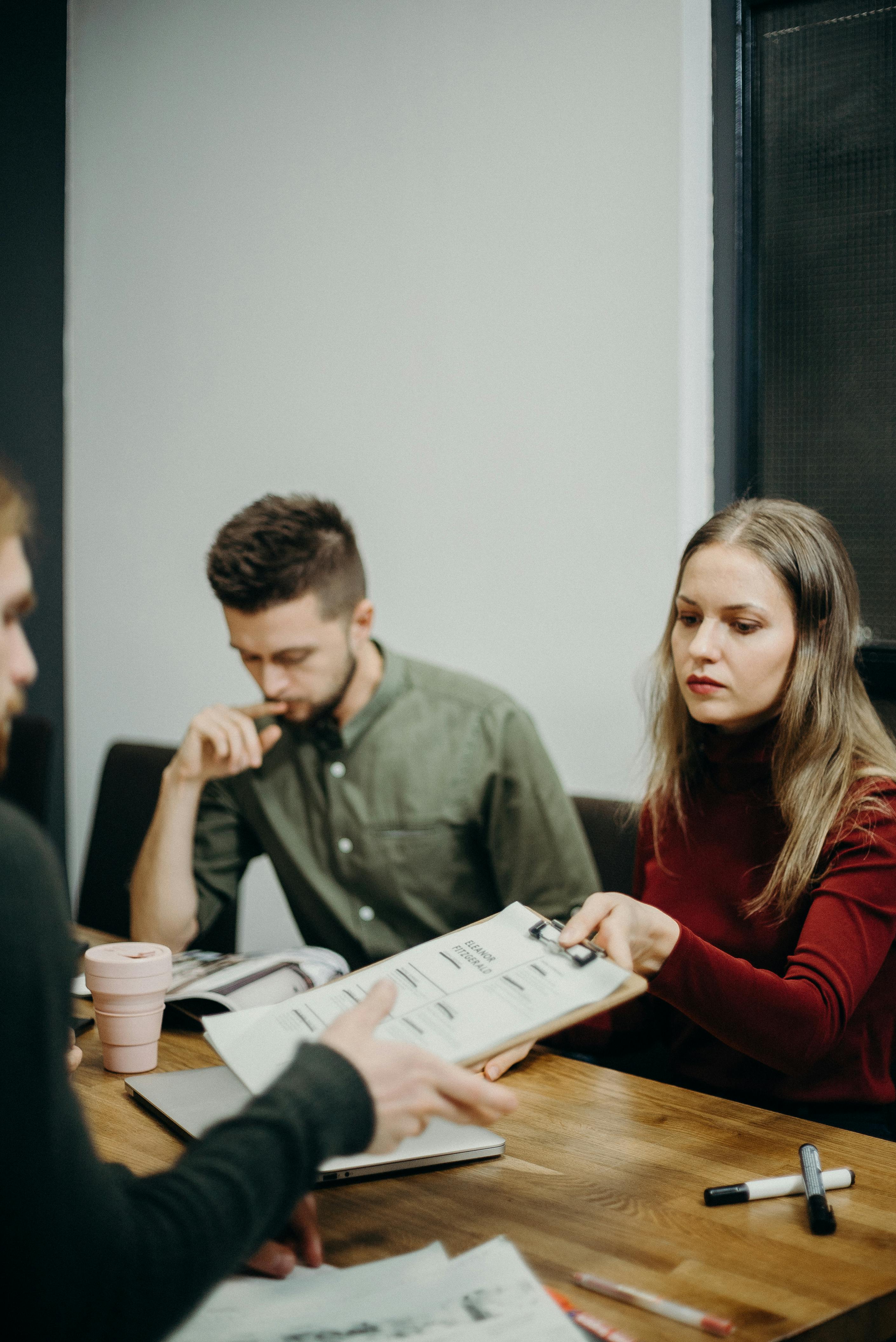 STUDENTS DISCUSSING WITH LECTURER