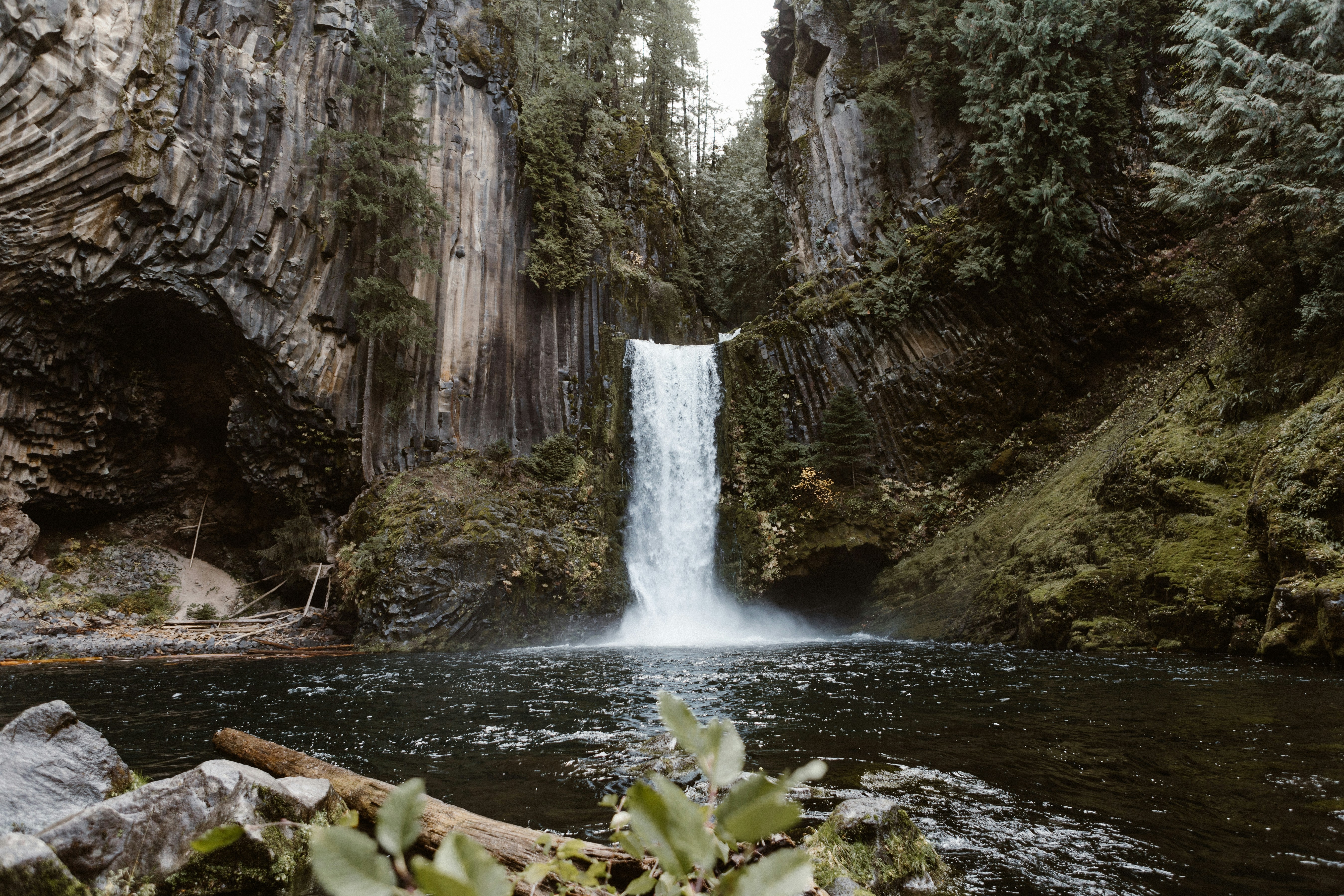 Front view of Toketee Falls